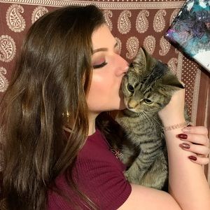 Meet your Posher, Alexis